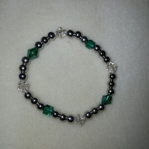 NWT Handcrafted Silver, Clear and Hunter Green Beaded Bracelet.